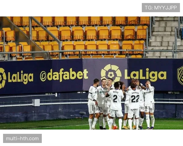 赫罗纳主场球迷热情助阵，球队创纪录表现惊艳赛场