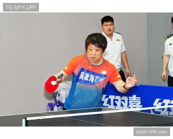 越南队金星旗闪耀海帮赛场，彰显团结拼搏精神