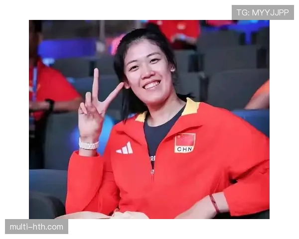 李盈莹赛场像女王，下了场居然爱穿拖鞋逛街？